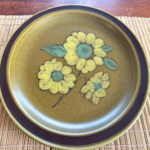 Vintage Floral Patterned Plate - Picture 2 of 8